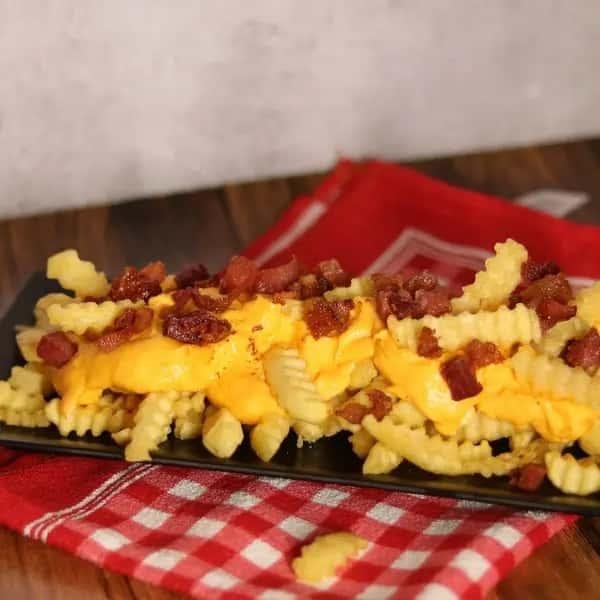BATATA COM CHEDDAR E BACON